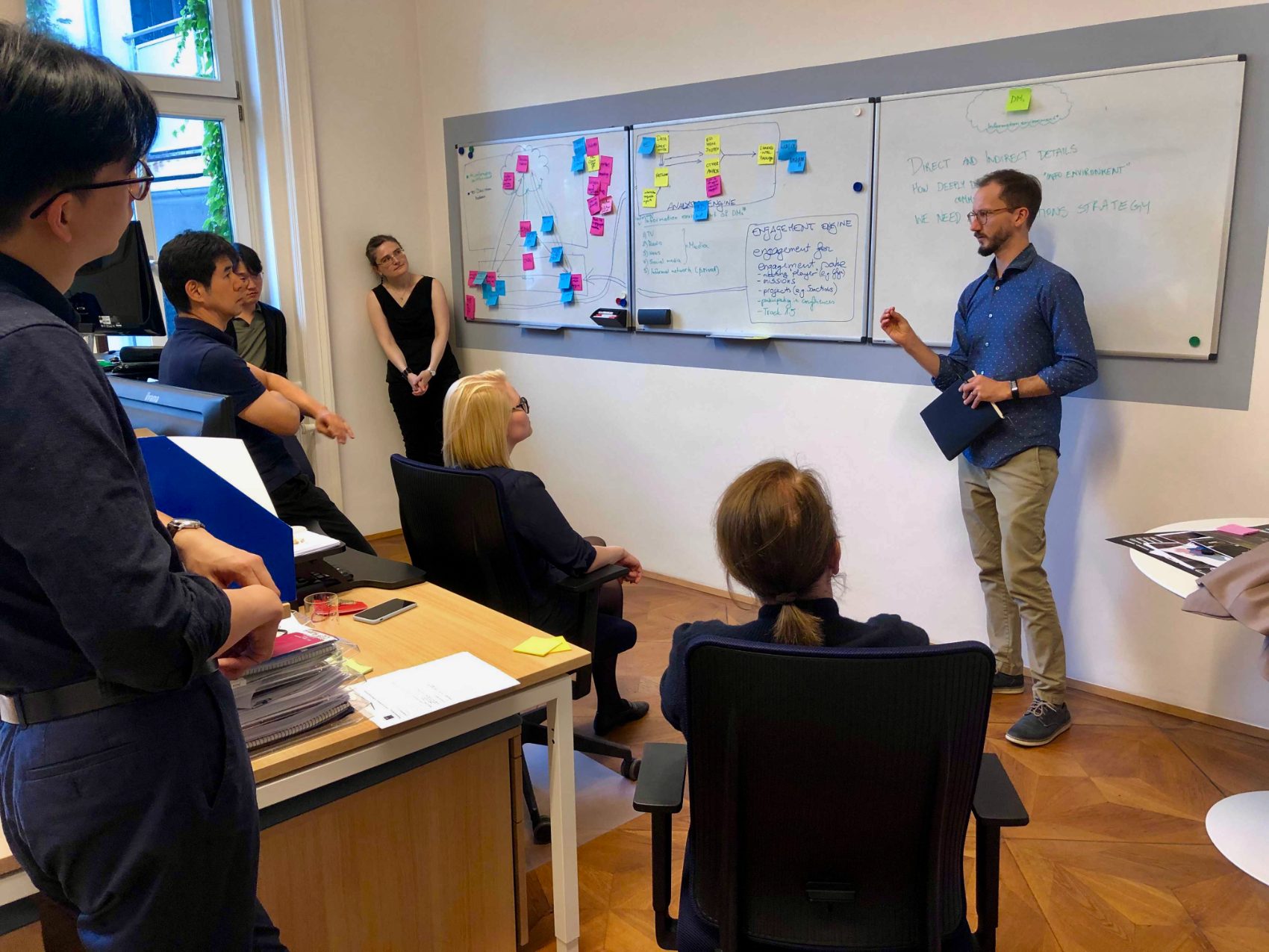 Roberto Chavarria facilitating a leadership session